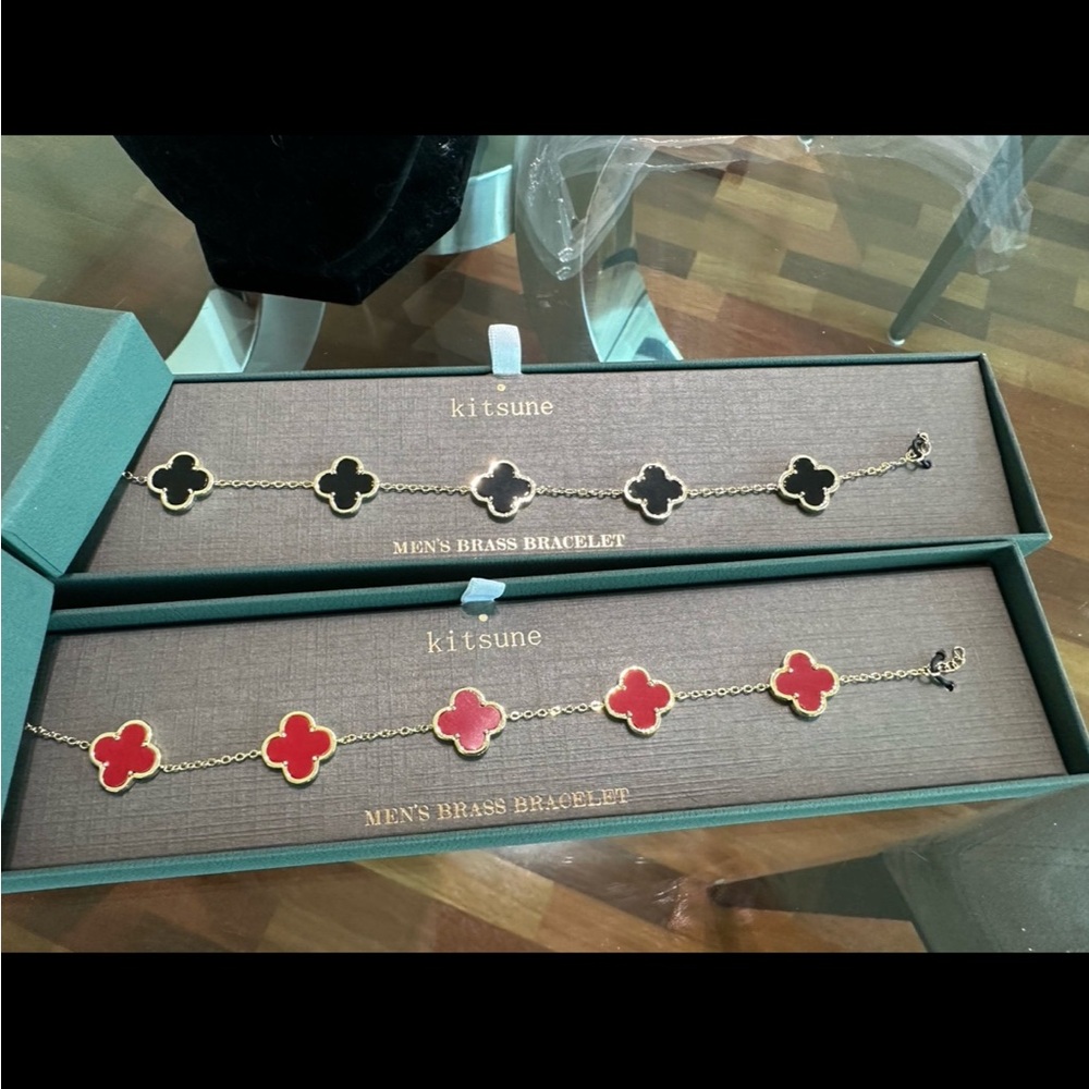 NWT Kitsune Black and Red Clover Bracelet Set